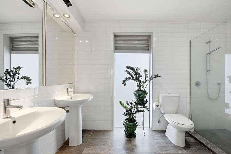 1&2/149 Eskdale Road Birkdale_12