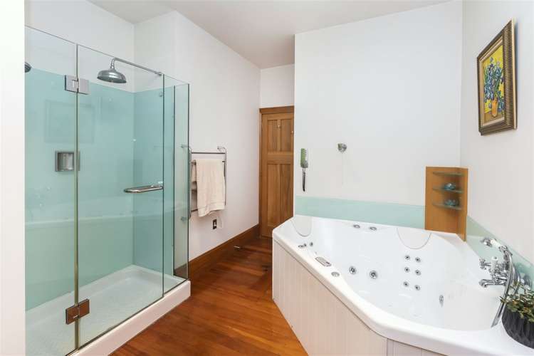 83 Saint Andrews Square Strowan_19