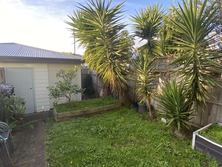 27/2 Armoy Drive Botany Downs_9