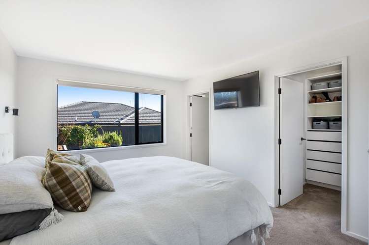 29 Honeyfield Drive Whalers Gate_16