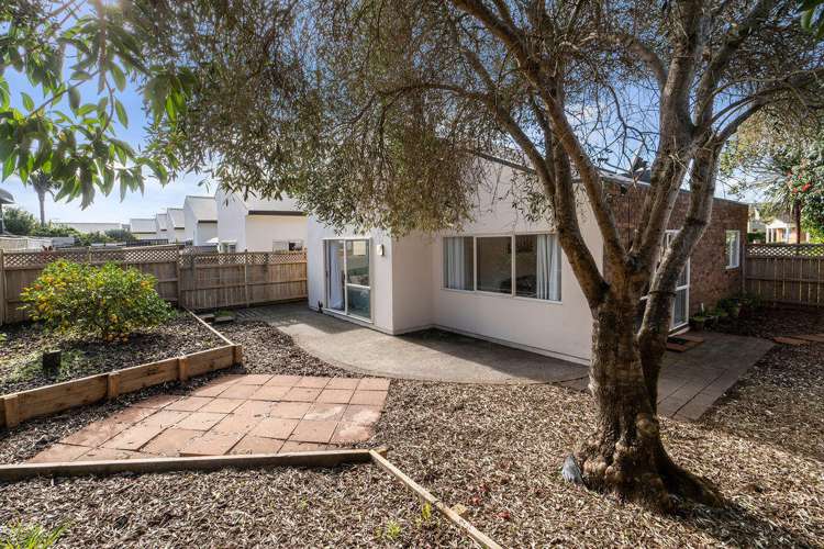 1/16 Vinograd Drive Te Atatu Peninsula_9