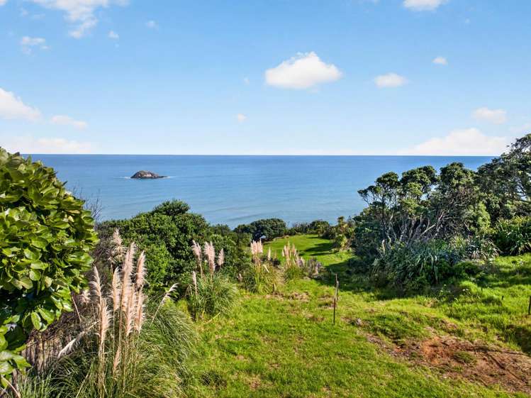 9 Ngatira Road Muriwai Beach_6