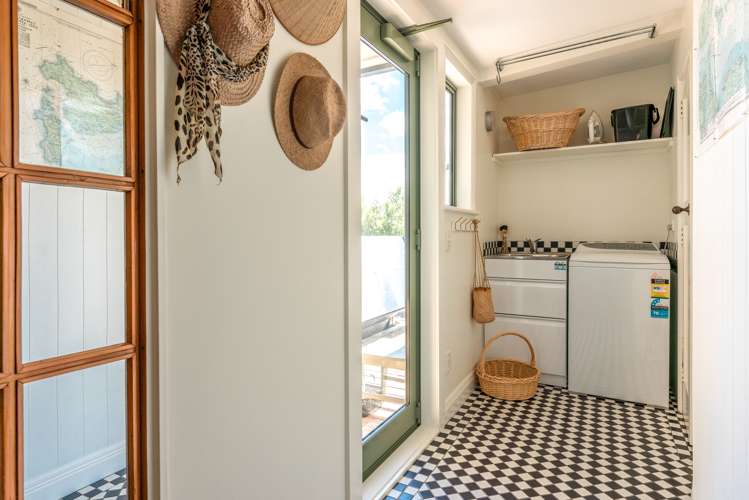 78 Queens Drive Oneroa_23