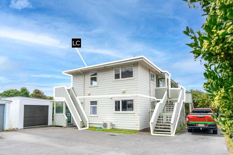 2/139 Queens Drive Lyall Bay_13