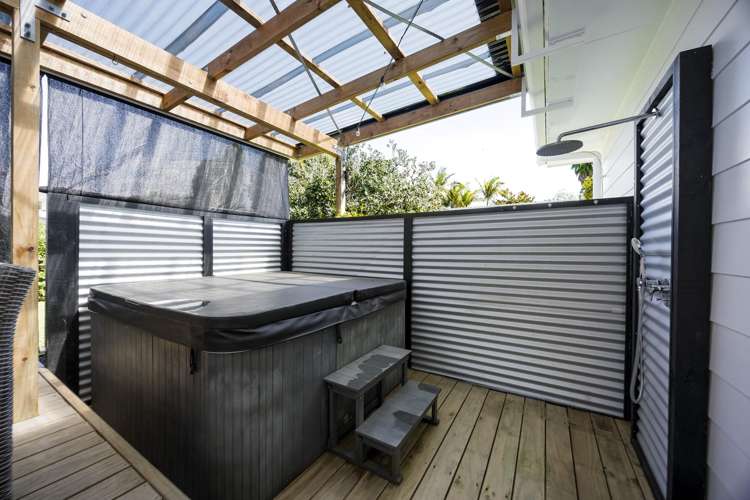 8 Camphora Place Ranui_14