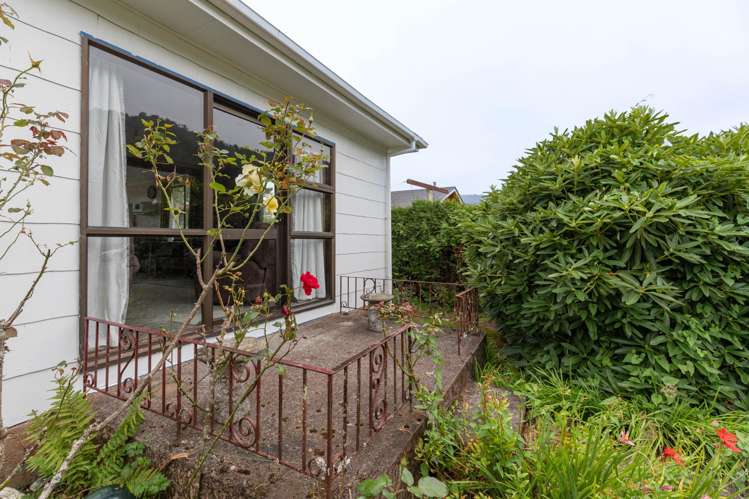 80 Main Road Harihari_24