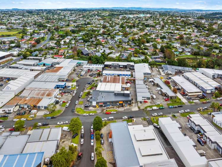 1 Colway Place Wairau Valley_16