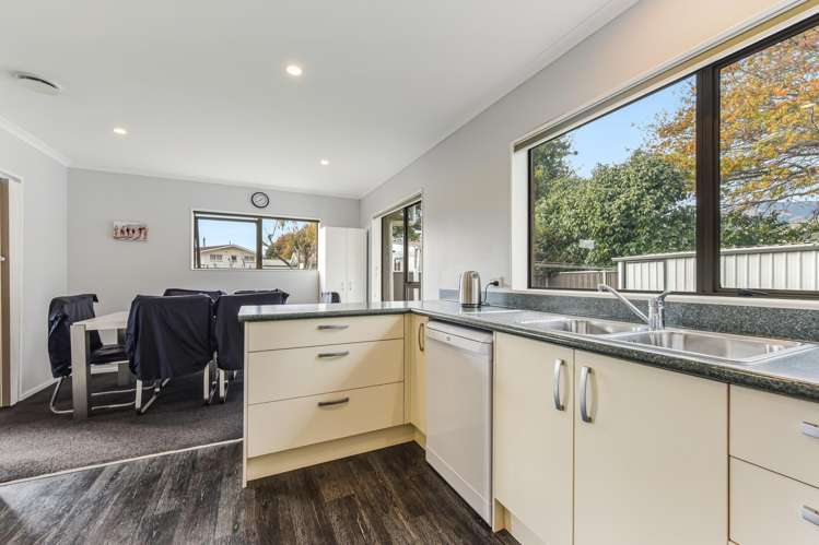 27 Browning Crescent Stoke_8