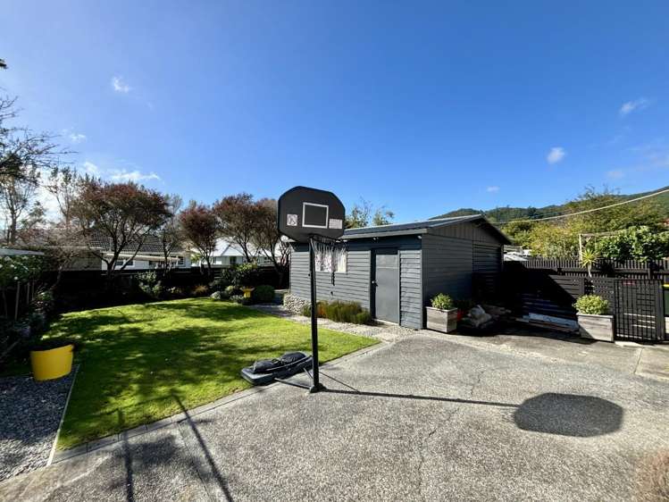 179 Waddington Drive Naenae_15