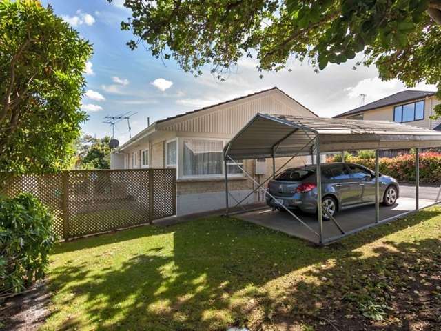 2/11a Baird Street Howick_1