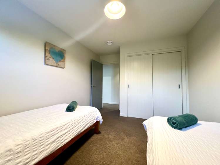 5c Sunshine Rise Raglan_35