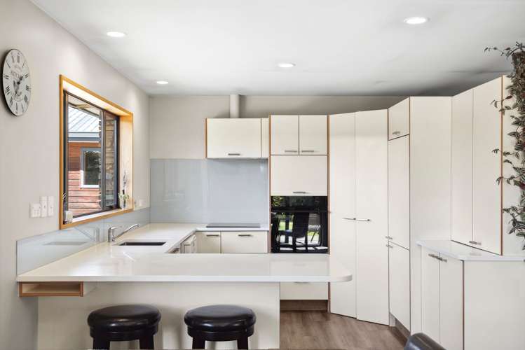 3 Dale Street Albert Town_4