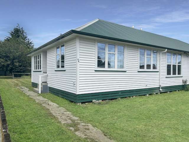 PAHIATUA - 2 BEDROOMS