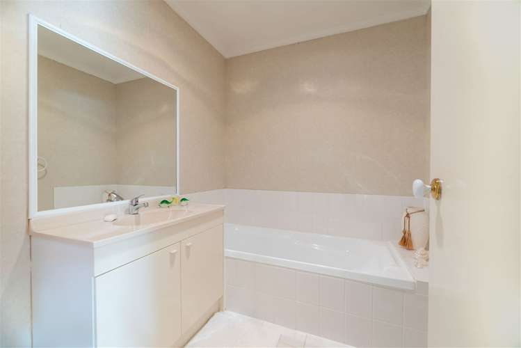 8 Ryehill Close New Lynn_13
