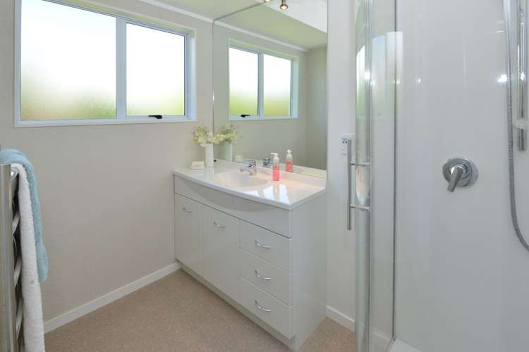 1 Barton Place Orewa_9