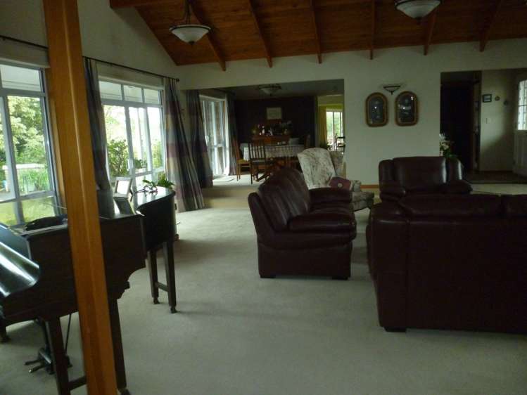 67 Motu Road Kumeu_1