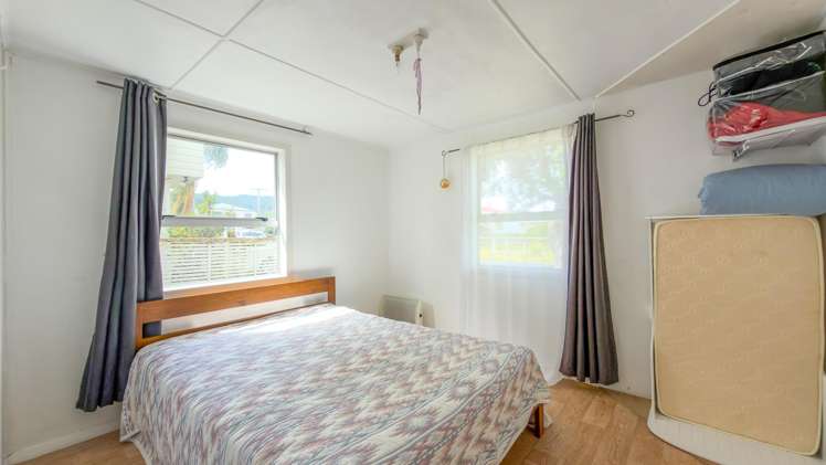 211a The Square Whangamatā_13