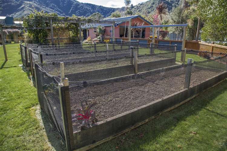 6a Lady Cobham Grove Anakiwa and Surrounds_10