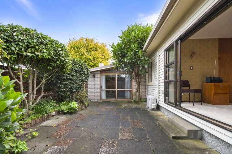 8 Henare Street West End_25