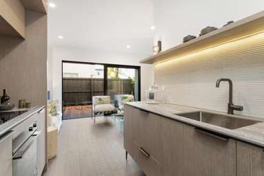 6/44 Winchester Street_3