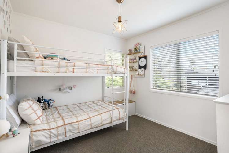 2/96 Beach Road Castor Bay_8