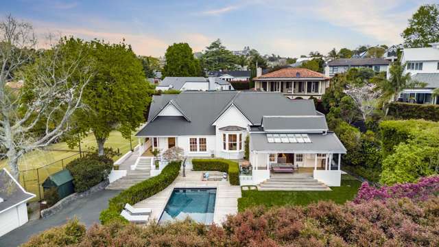 Private 2294m2 Remuera estate