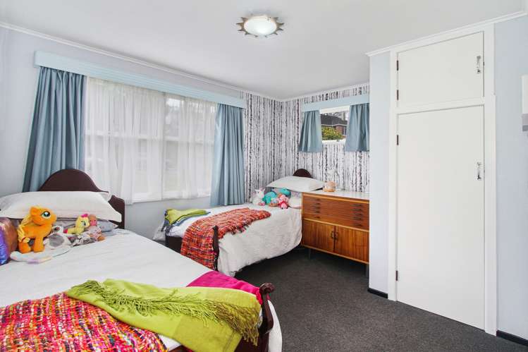 37 Derwent Crescent Titirangi_16