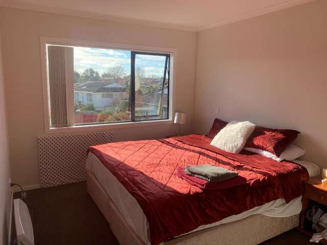 2/65 Knighton Road Hillcrest_1