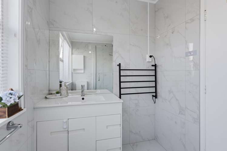 39 Thornlow Street Glendene_13