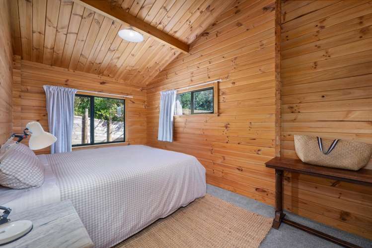 2495 Kenepuru Road Portage_18