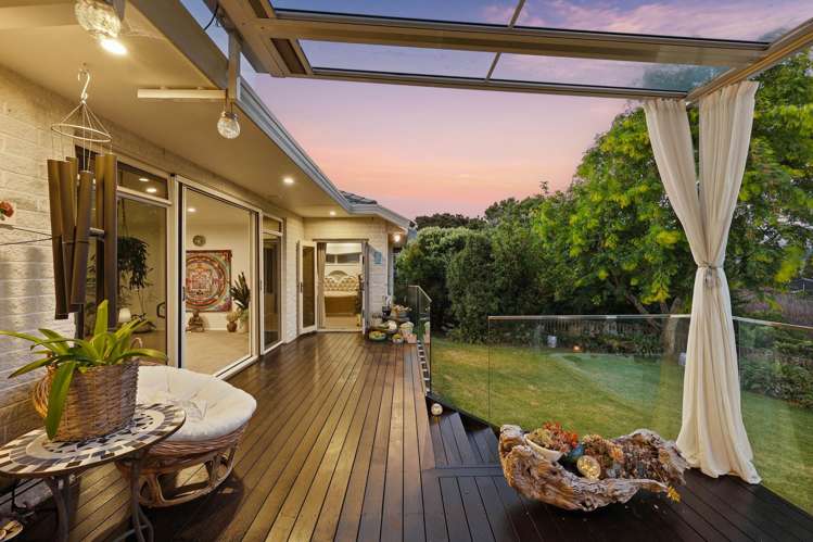 22 Windfall Grove Greenhithe_11