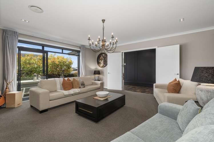 10 Benmore Crescent Pyes Pa_13