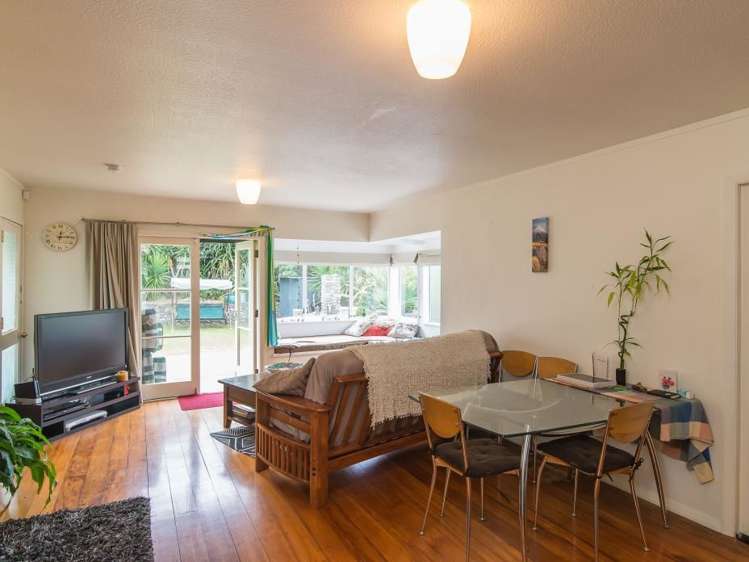 2/37 The Esplanade Raumati South_12