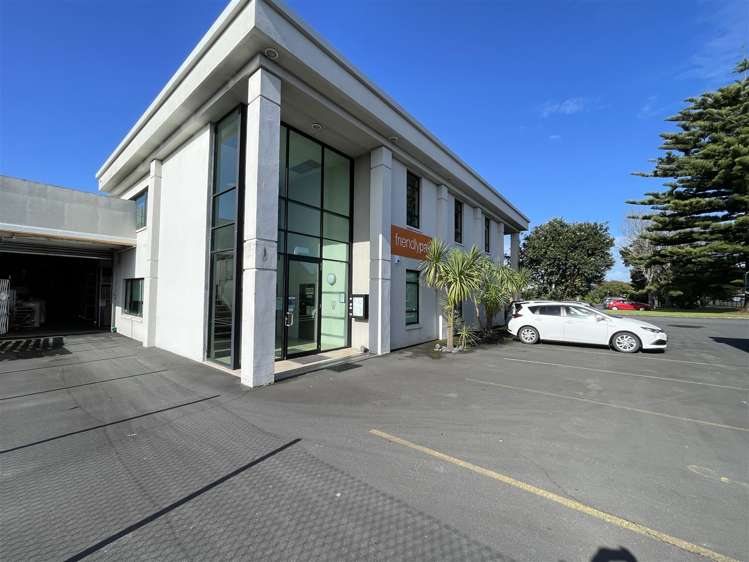 651 Rosebank Road_0