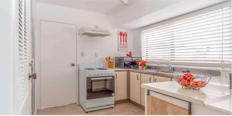 2/4 Tyndrum Place Highland Park_5