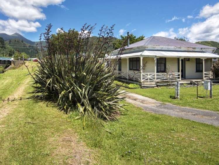 54 Broadway Picton_2