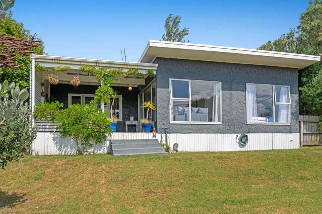 Quaint & Cozy Seaside Cottage