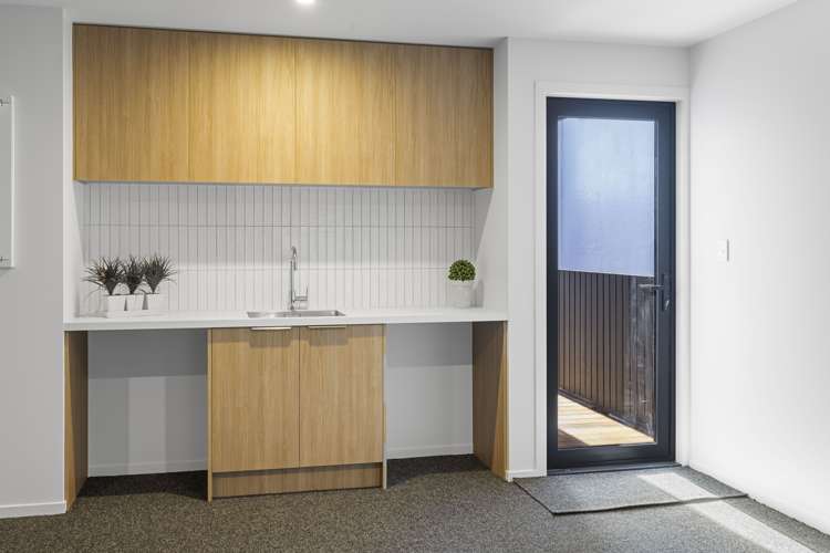 6 Burns Street Westown_25