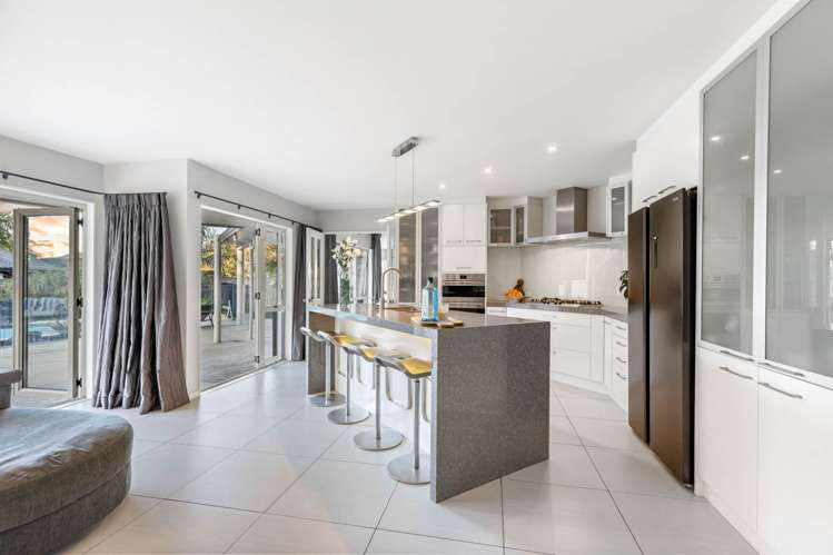 16 Windfall Grove Greenhithe_11