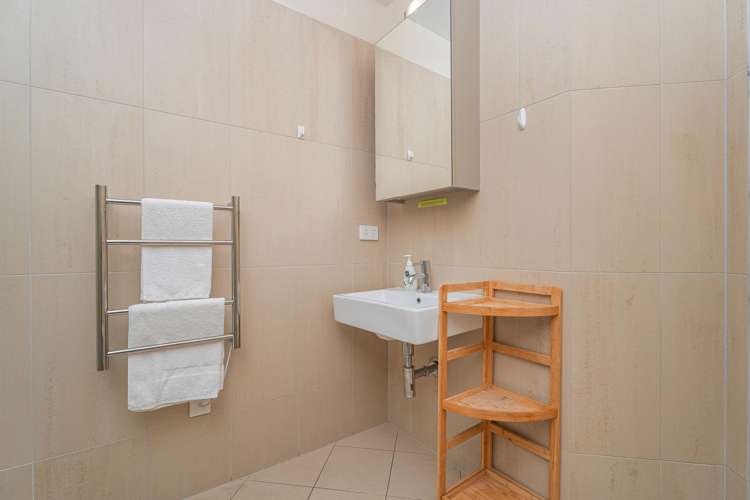 2D/8 The Esplanade Whitianga_17