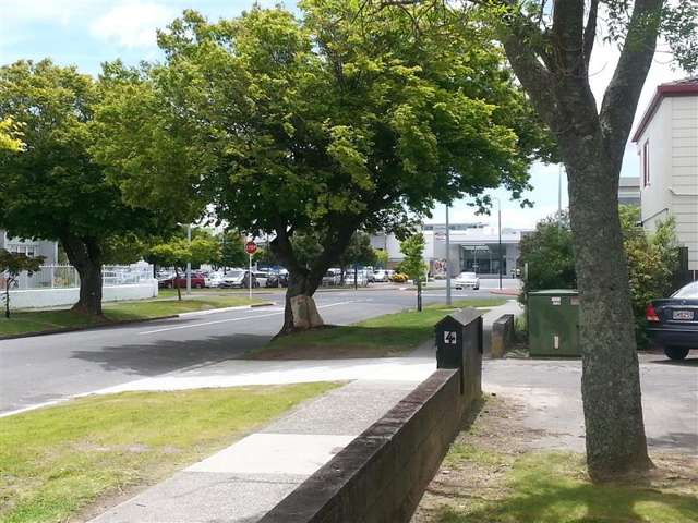 17/4 Eason Street 11068_1