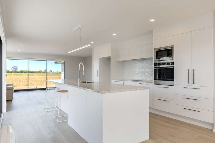 8 Whitehall Drive Springlands_3