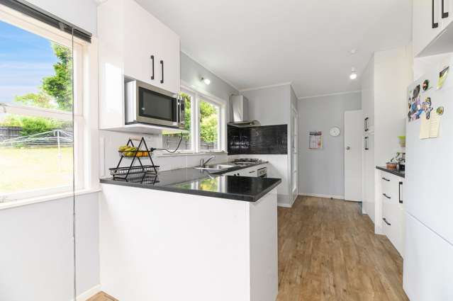 Spacious Sun-Filled 3 Double Bedroom Modern House