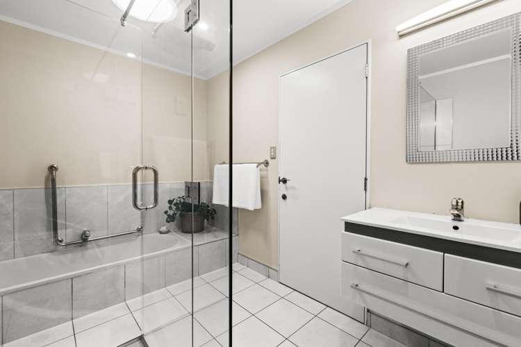 10 Sutton Avenue Clive_15