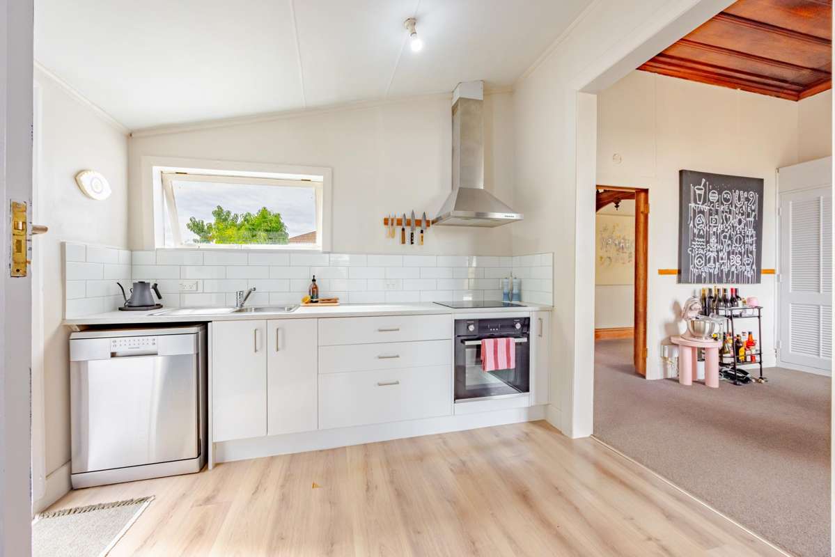 305 Frederick Street West_5