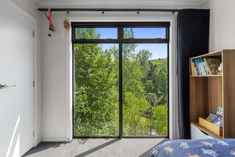 10 Woodford Lane Stoke_16