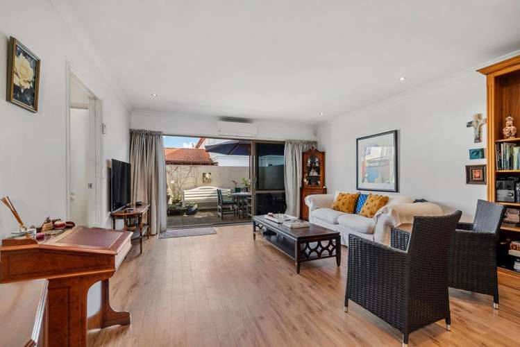 2/1328 Pukuatua Street_4