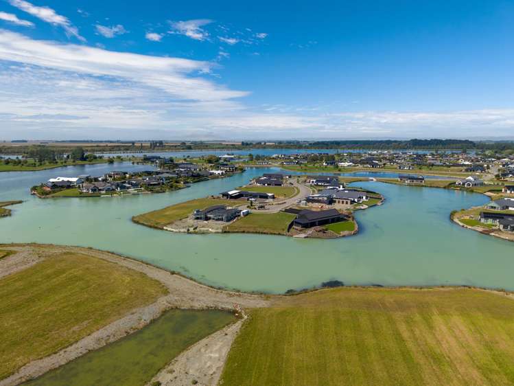 27 Bridgewater Quay Lake Hood_13