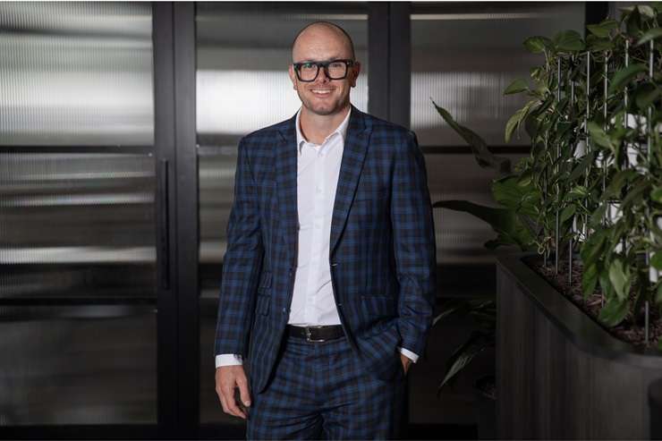 How do you tell if you’re in a buyer’s market or a seller’s market? Opes Partners economist Ed McKnight explains the drivers of each and what signs Kiwis should look for. Video / OneRoof
