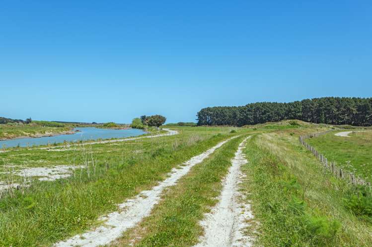 1951 Parewanui Road Parewanui_9